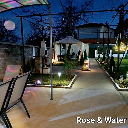 Rose & Water Guest House Pavel Banya Exterior foto