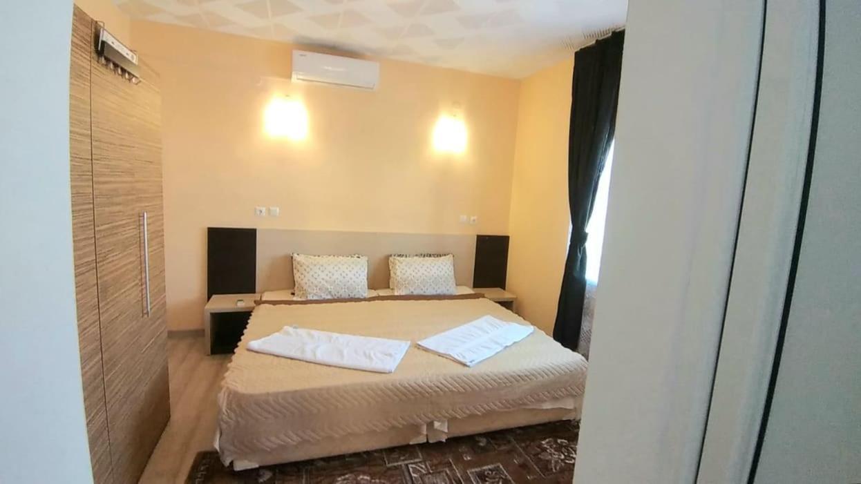 Rose & Water Guest House Pavel Banya Exterior foto