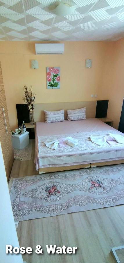 Rose & Water Guest House Pavel Banya Exterior foto